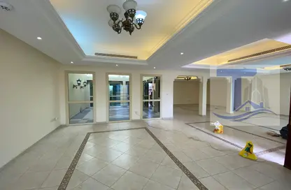 Villa - 5 Bedrooms - 6 Bathrooms for rent in Al Nahyan - Abu Dhabi