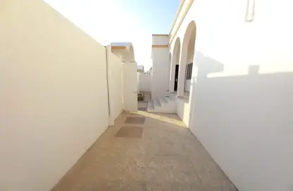 Villa - 3 Bedrooms - 3 Bathrooms for rent in Al Sabkha - Al Riqqa - Sharjah