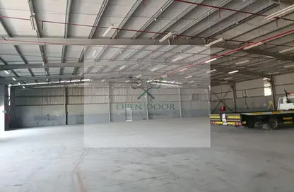 Warehouse - Studio - 3 Bathrooms for rent in Mafraq Industrial Area - Abu Dhabi