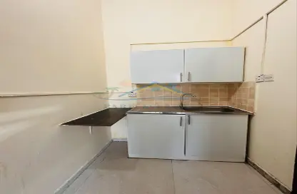 Apartment - 1 Bathroom for rent in Madinat Zayed - Abu Dhabi