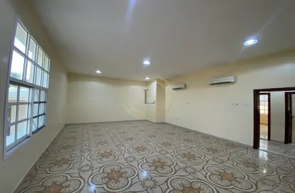 Villa - 4 Bedrooms - 5 Bathrooms for rent in Al Habooy - Al Markhaniya - Al Ain