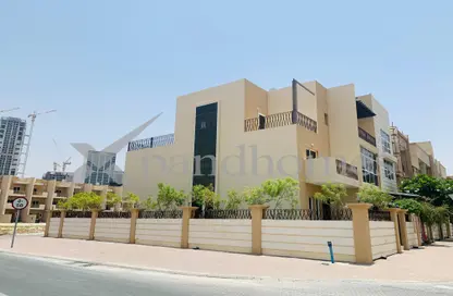 Villa - 3 Bedrooms - 5 Bathrooms for rent in District 15 - Jumeirah Village Circle - Dubai