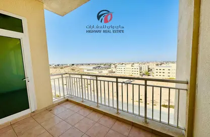 Apartment - 1 Bedroom - 2 Bathrooms for rent in Mazaya 25 - Queue Point - Dubai Land - Dubai