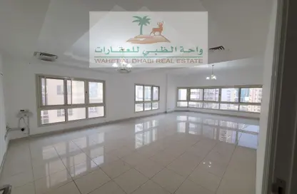 Apartment - 2 Bedrooms - 3 Bathrooms for rent in Lake Tower - Al Majaz 1 - Al Majaz - Sharjah