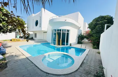 Villa - 5 Bedrooms - 5 Bathrooms for rent in Jumeirah 1 Villas - Jumeirah 1 - Jumeirah - Dubai