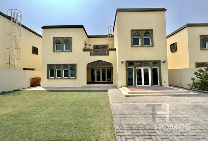 Villa - 3 Bedrooms - 4 Bathrooms for sale in Regional - Jumeirah Park - Dubai