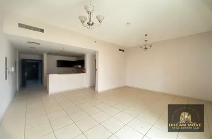 Apartment - 2 Bedrooms - 2 Bathrooms for rent in Mazaya 11 - Queue Point - Dubai Land - Dubai