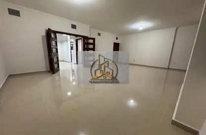 Apartment - 4 Bedrooms - 5 Bathrooms for rent in Khalifa Street - Abu Dhabi