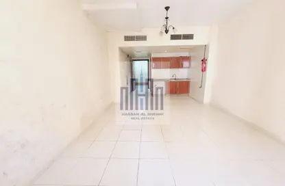 Apartment - 1 Bathroom for rent in Muwaileh 3 Building - Muwaileh - Sharjah