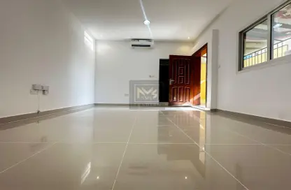 Apartment - 1 Bathroom for rent in Al Mushrif Villas - Al Mushrif - Abu Dhabi