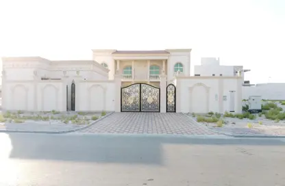 Villa - 7 Bedrooms for rent in Shakhbout City - Abu Dhabi