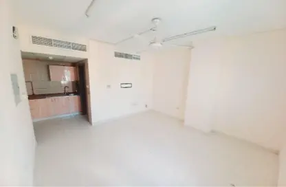 Apartment - 1 Bathroom for rent in SG Muwaileh Building - Muwaileh - Sharjah