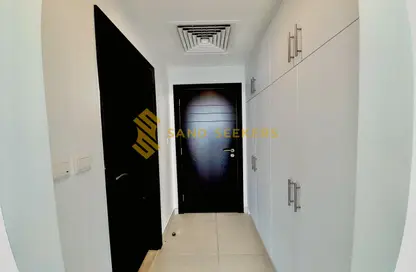 Apartment - 3 Bedrooms - 5 Bathrooms for rent in Al Ain Tower - Khalidiya Street - Al Khalidiya - Abu Dhabi