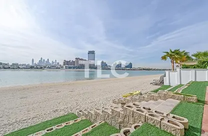 Villa - 4 Bedrooms - 6 Bathrooms for rent in Garden Homes Frond B - Garden Homes - Palm Jumeirah - Dubai