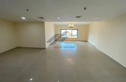 Apartment - 3 Bedrooms - 4 Bathrooms for rent in Corniche Tower - Ajman Corniche Road - Ajman