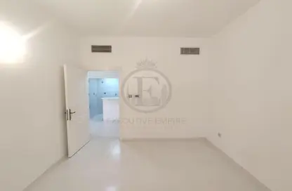 Apartment - 1 Bedroom - 1 Bathroom for rent in Zig Zag Building - Tourist Club Area - Abu Dhabi