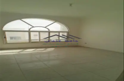 Apartment - 4 Bedrooms - 3 Bathrooms for rent in Al Mushrif - Abu Dhabi