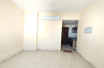 Apartment - 1 Bathroom for rent in Fire Station Road - Muwaileh - Sharjah