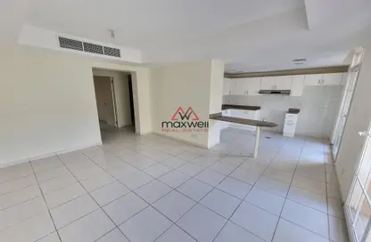 Villa - 2 Bedrooms - 3 Bathrooms for rent in Springs 15 - The Springs - Dubai